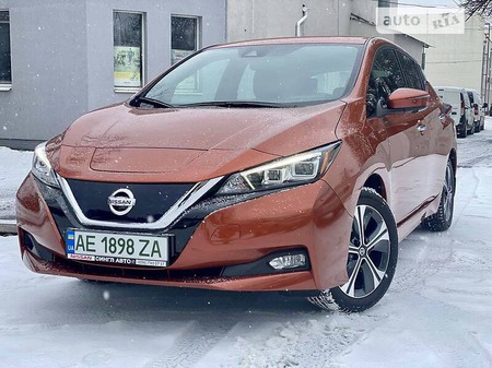 Nissan Leaf 2021  випуску Дніпро з двигуном 0 л електро хэтчбек автомат за 29990 долл. 