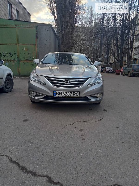 Hyundai Sonata 2013  випуску Одеса з двигуном 2 л бензин седан автомат за 10300 долл. 