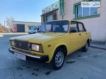 Lada 2107 1984  випуску Львів з двигуном 1.5 л бензин седан механіка за 900 долл. 