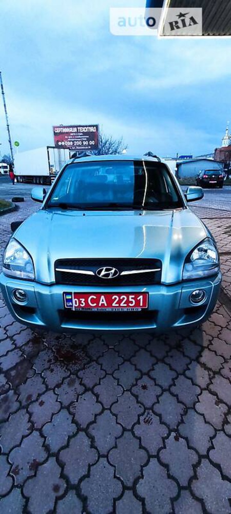 Hyundai Tucson 2009  випуску Луцьк з двигуном 2 л  позашляховик механіка за 9000 долл. 