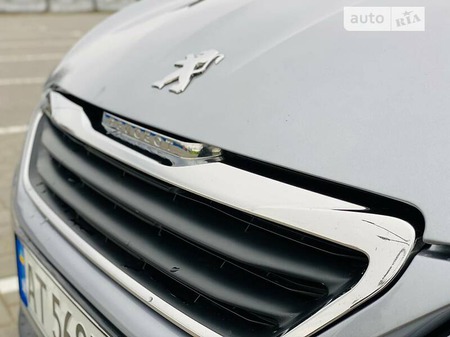 Peugeot 308 2015  випуску Івано-Франківськ з двигуном 1.6 л дизель універсал автомат за 9999 долл. 