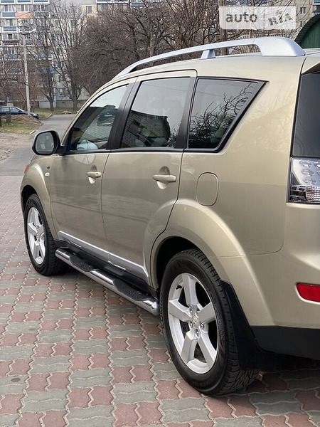 Mitsubishi Outlander XL 2007  випуску Черкаси з двигуном 3 л бензин позашляховик автомат за 9700 долл. 