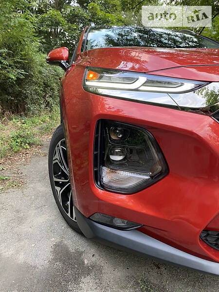 Hyundai Santa Fe 2019  випуску Запоріжжя з двигуном 2 л бензин позашляховик автомат за 37000 долл. 
