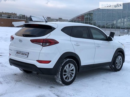 Hyundai Tucson 2018  випуску Київ з двигуном 0 л бензин позашляховик автомат за 21000 долл. 