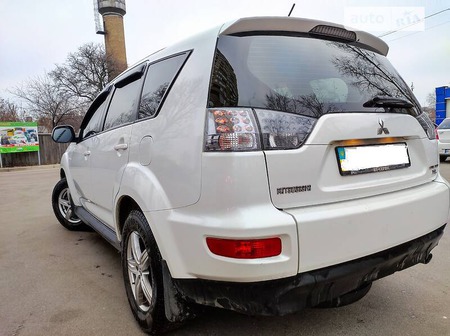 Mitsubishi Outlander XL 2011  випуску Черкаси з двигуном 0 л бензин позашляховик механіка за 10600 долл. 