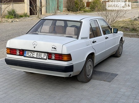 Mercedes-Benz 190 1990  випуску Миколаїв з двигуном 2 л  седан автомат за 1300 долл. 