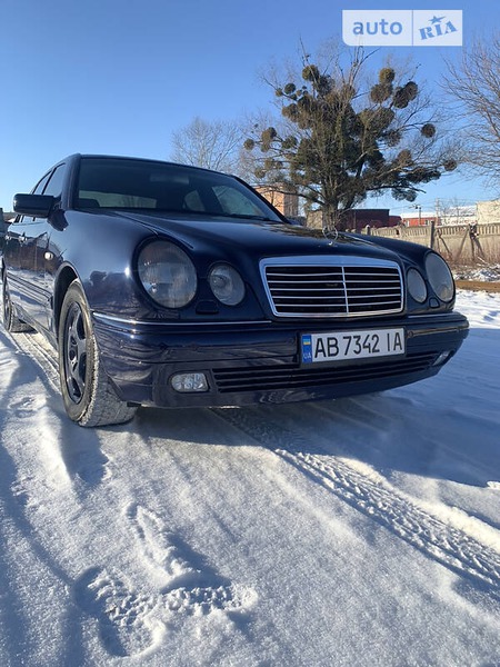 Mercedes-Benz E 300 1998  випуску Вінниця з двигуном 3 л дизель седан автомат за 5000 долл. 