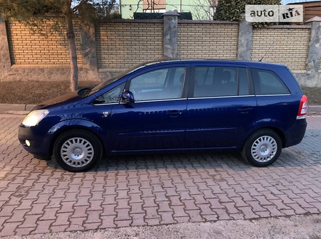 Opel Zafira Tourer 2010  випуску Чернівці з двигуном 1.8 л  мінівен  за 6750 долл. 