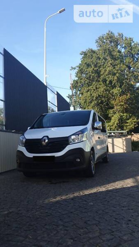 Renault Trafic 2015  выпуска Киев с двигателем 1.6 л дизель минивэн механика за 15500 долл. 