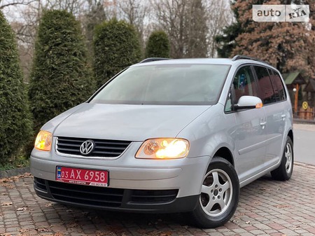 Volkswagen Touran 2004  випуску Львів з двигуном 1.6 л бензин мінівен механіка за 5790 долл. 