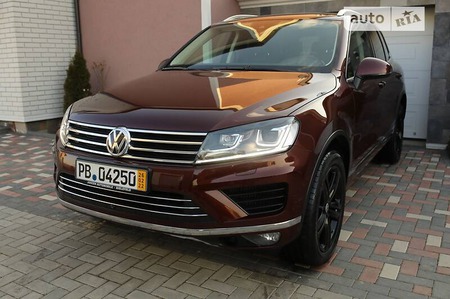 Volkswagen Touareg 2017  випуску Чернівці з двигуном 3 л дизель позашляховик автомат за 49900 долл. 