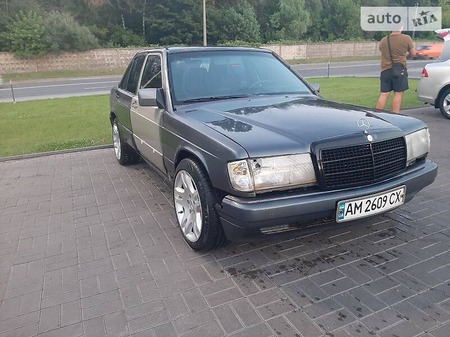 Mercedes-Benz 190 1985  випуску Тернопіль з двигуном 1.9 л дизель седан механіка за 1400 долл. 