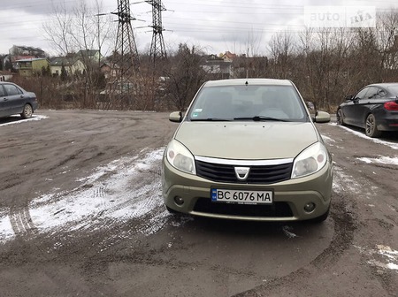 Dacia Sandero 2008  випуску Львів з двигуном 1.6 л  хэтчбек механіка за 4400 долл. 