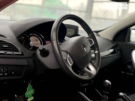 Renault Megane 2011  випуску Тернопіль з двигуном 1.4 л бензин універсал механіка за 6300 долл. 