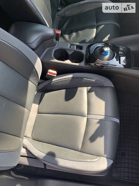 Nissan Leaf 2018  випуску Тернопіль з двигуном 0 л електро хэтчбек  за 21000 долл. 