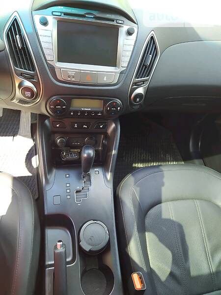 Hyundai ix35 2013  випуску Хмельницький з двигуном 2 л бензин позашляховик автомат за 20000 долл. 