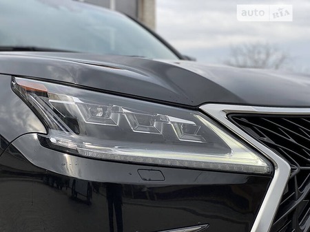 Lexus LX 570 2020  випуску Львів з двигуном 5.7 л бензин позашляховик автомат за 109000 долл. 