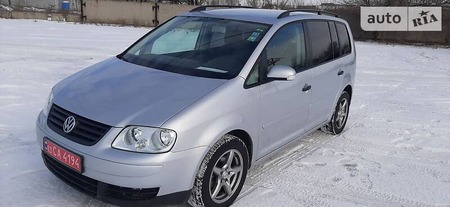 Volkswagen Touran 2005  випуску Дніпро з двигуном 1.6 л бензин мінівен механіка за 6550 долл. 