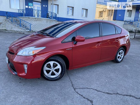 Toyota Prius 2014  випуску Кропивницький з двигуном 1.8 л гібрид хэтчбек  за 12500 долл. 