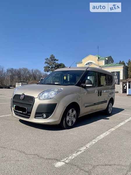 Fiat Doblo 2013  випуску Черкаси з двигуном 1.3 л дизель універсал механіка за 6700 долл. 