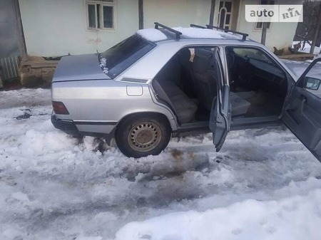 Mercedes-Benz 190 1985  випуску Ужгород з двигуном 2 л бензин седан механіка за 800 долл. 