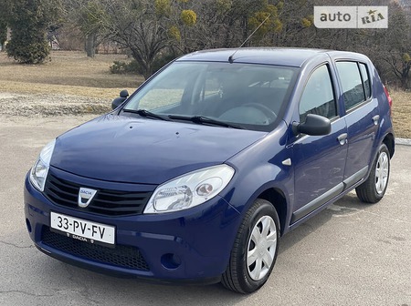 Dacia Sandero 2009  випуску Рівне з двигуном 1.2 л бензин хэтчбек механіка за 4950 долл. 