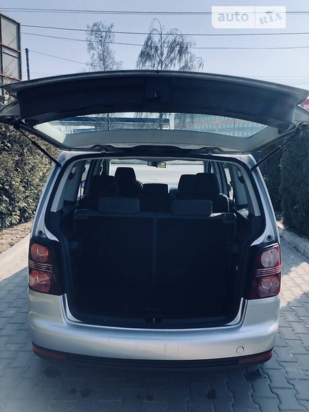 Volkswagen Touran 2007  випуску Луцьк з двигуном 1.6 л бензин мінівен механіка за 6700 долл. 