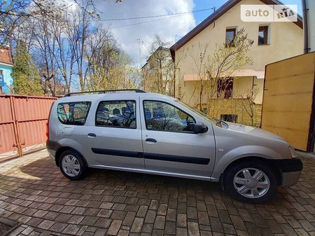 Dacia Logan MCV 2008  випуску Івано-Франківськ з двигуном 1.6 л бензин універсал механіка за 6800 долл. 