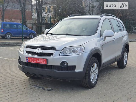 Chevrolet Captiva 2009  випуску Львів з двигуном 2.4 л бензин позашляховик механіка за 7999 долл. 