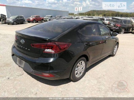 Hyundai Elantra 2019  випуску Черкаси з двигуном 2 л  седан автомат за 8800 долл. 