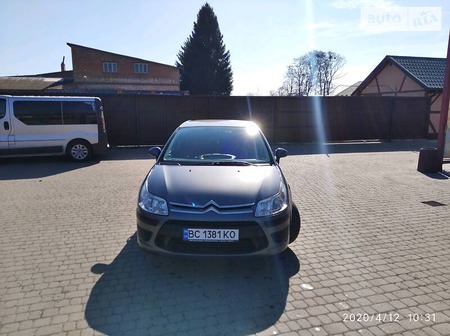 Citroen C4 2009  випуску Львів з двигуном 1.4 л бензин хэтчбек механіка за 6850 долл. 