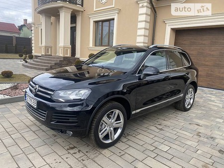 Volkswagen Touareg 2013  випуску Чернівці з двигуном 3 л дизель універсал автомат за 25700 долл. 