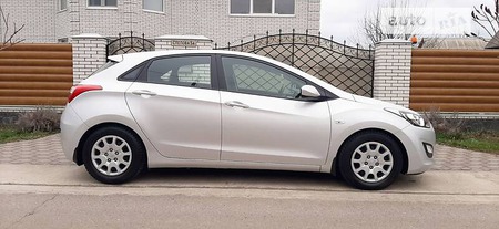 Hyundai i30 2012  випуску Черкаси з двигуном 1.4 л бензин хэтчбек механіка за 9700 долл. 