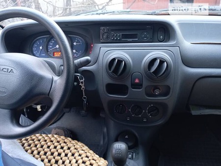 Dacia Solenza 2004  випуску Рівне з двигуном 0 л бензин седан механіка за 3300 долл. 