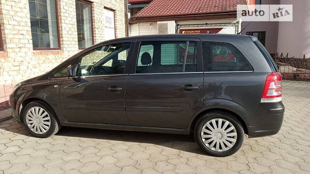 Opel Zafira Tourer 2010  випуску Чернівці з двигуном 1.8 л бензин мінівен  за 7800 долл. 