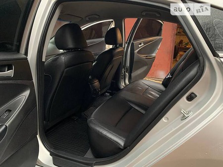 Hyundai Sonata 2012  випуску Чернігів з двигуном 0 л газ седан автомат за 8000 долл. 
