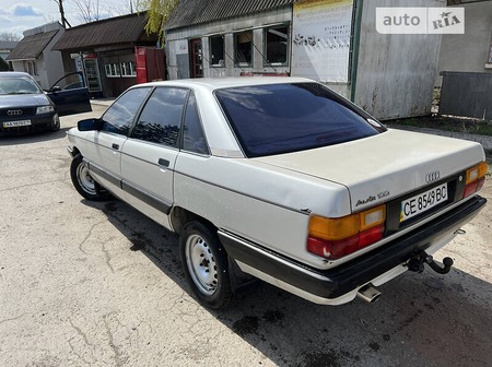 Audi 100 1989  випуску Чернівці з двигуном 2 л  седан механіка за 2300 долл. 