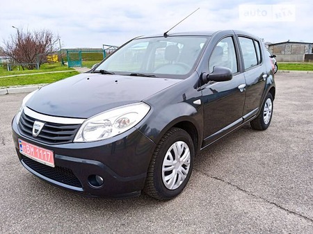 Dacia Sandero 2008  випуску Черкаси з двигуном 1.6 л бензин хэтчбек механіка за 5200 долл. 