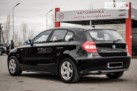 BMW 116 2006  випуску Львів з двигуном 1.6 л бензин хэтчбек механіка за 5499 долл. 