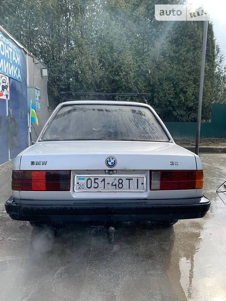 BMW 324 1986  випуску Івано-Франківськ з двигуном 2.4 л дизель седан механіка за 1400 долл. 