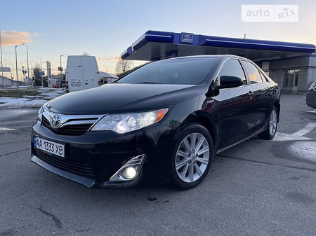 Toyota Camry 2013  випуску Івано-Франківськ з двигуном 2.5 л гібрид седан автомат за 14900 долл. 