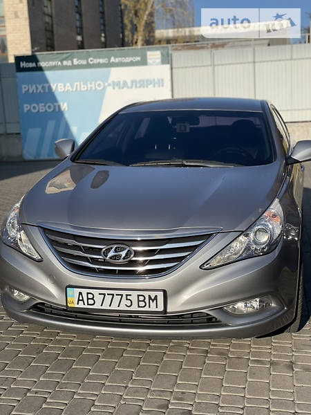 Hyundai Sonata 2011  випуску Вінниця з двигуном 2 л  седан автомат за 10000 долл. 