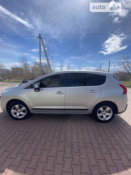 Peugeot 3008 2010  випуску Хмельницький з двигуном 1.6 л дизель позашляховик  за 9300 долл. 