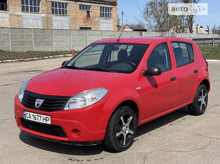 Dacia Sandero 2009  випуску Черкаси з двигуном 1.4 л бензин хэтчбек  за 4450 долл. 