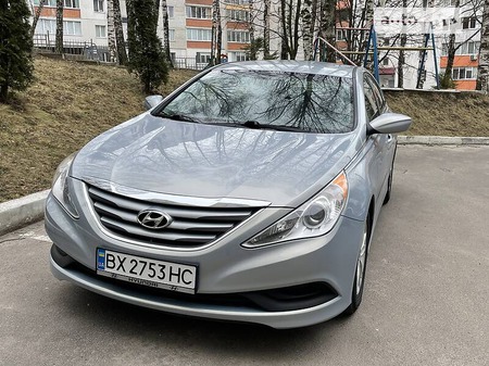 Hyundai Sonata 2013  випуску Хмельницький з двигуном 2.4 л бензин седан автомат за 8800 долл. 