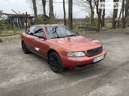 Audi A4 Limousine 1997  випуску Львів з двигуном 1.8 л  седан механіка за 1000 долл. 