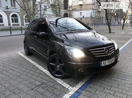 Mercedes-Benz B 200 2005  випуску Дніпро з двигуном 2 л бензин хэтчбек механіка за 6999 долл. 