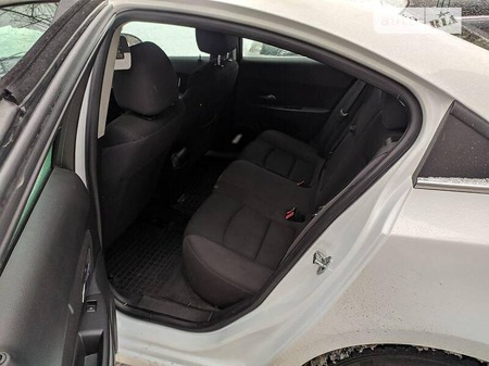 Chevrolet Cruze 2015  випуску Чернігів з двигуном 1.4 л  седан автомат за 8500 долл. 