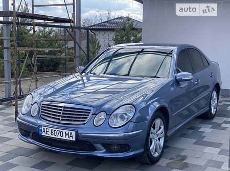 Mercedes-Benz E 180 2004  випуску Дніпро з двигуном 1.8 л  седан автомат за 7500 долл. 