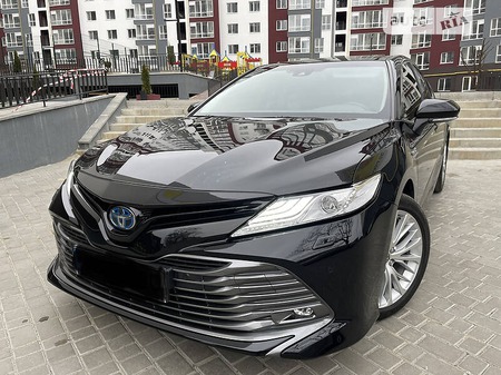 Toyota Camry 2020  випуску Івано-Франківськ з двигуном 2.5 л гібрид седан автомат за 33900 долл. 